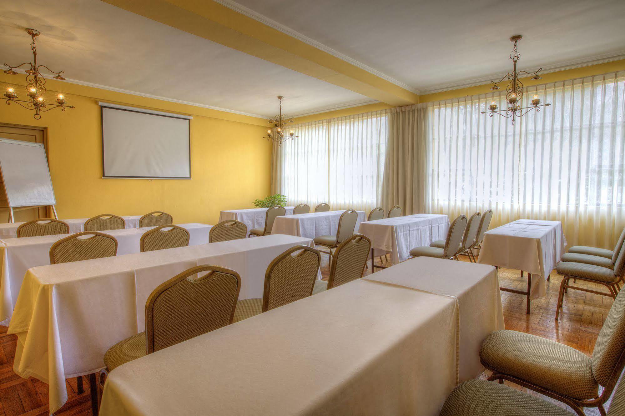 Lp Los Portales Hotel Тарма Екстер'єр фото